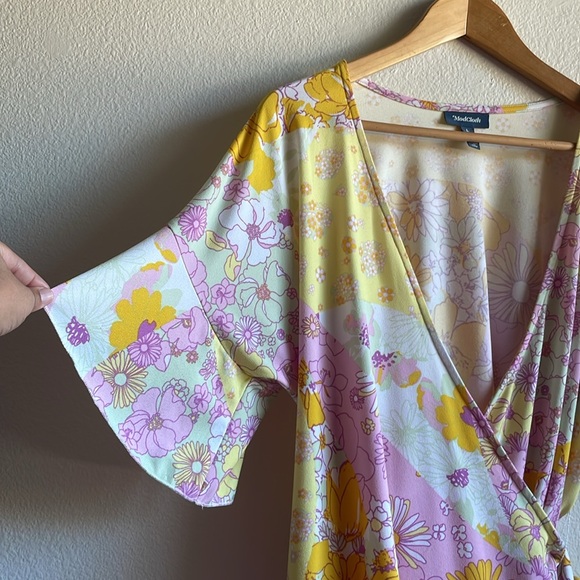 ModCloth Floral Wrap Tie V Neck Blouse in Floral Fields L - Picture 5 of 9